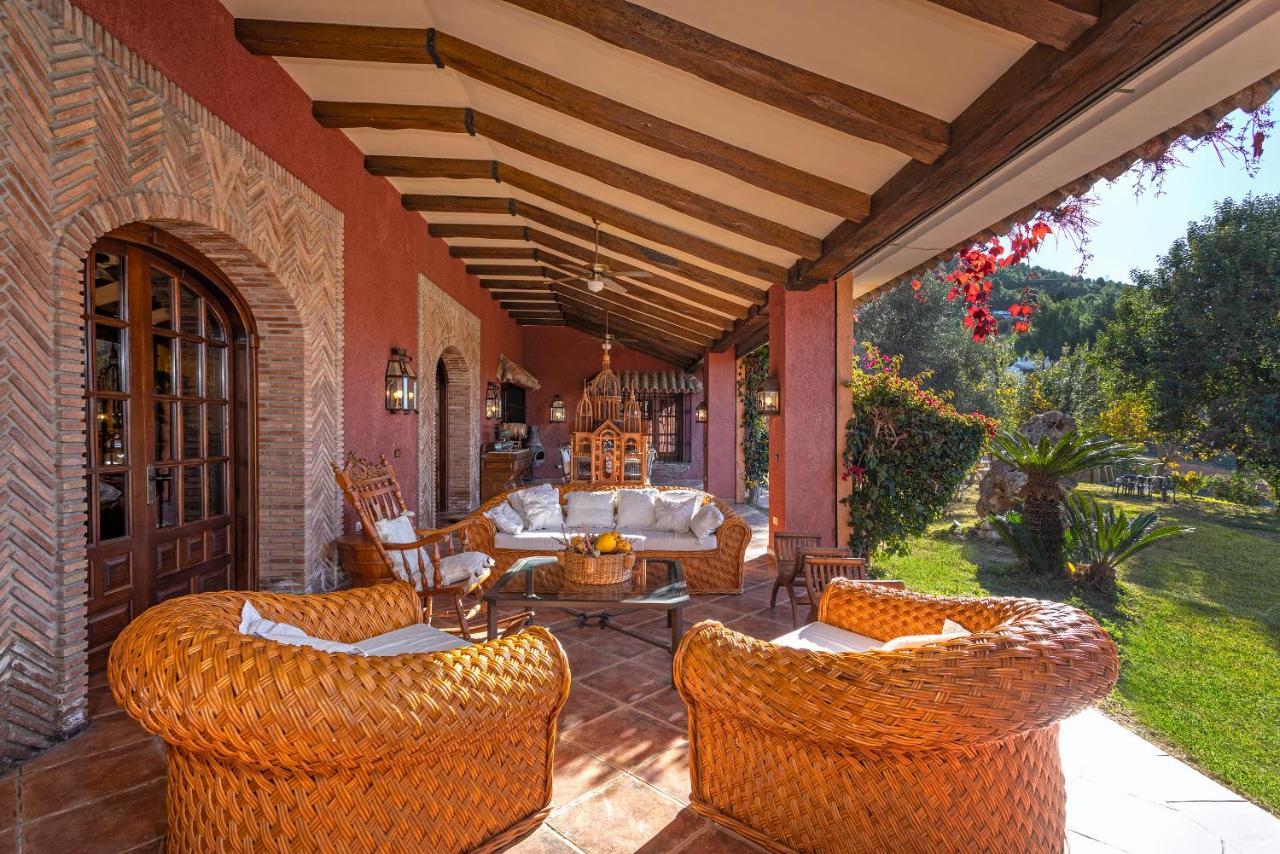 Casa Flores Con Piscina Interior Climatizada Alcaucín Extérieur photo