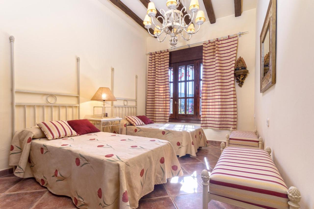 Casa Flores Con Piscina Interior Climatizada Alcaucín Extérieur photo