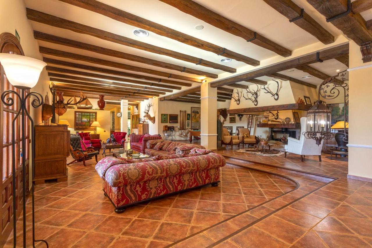 Casa Flores Con Piscina Interior Climatizada Alcaucín Extérieur photo