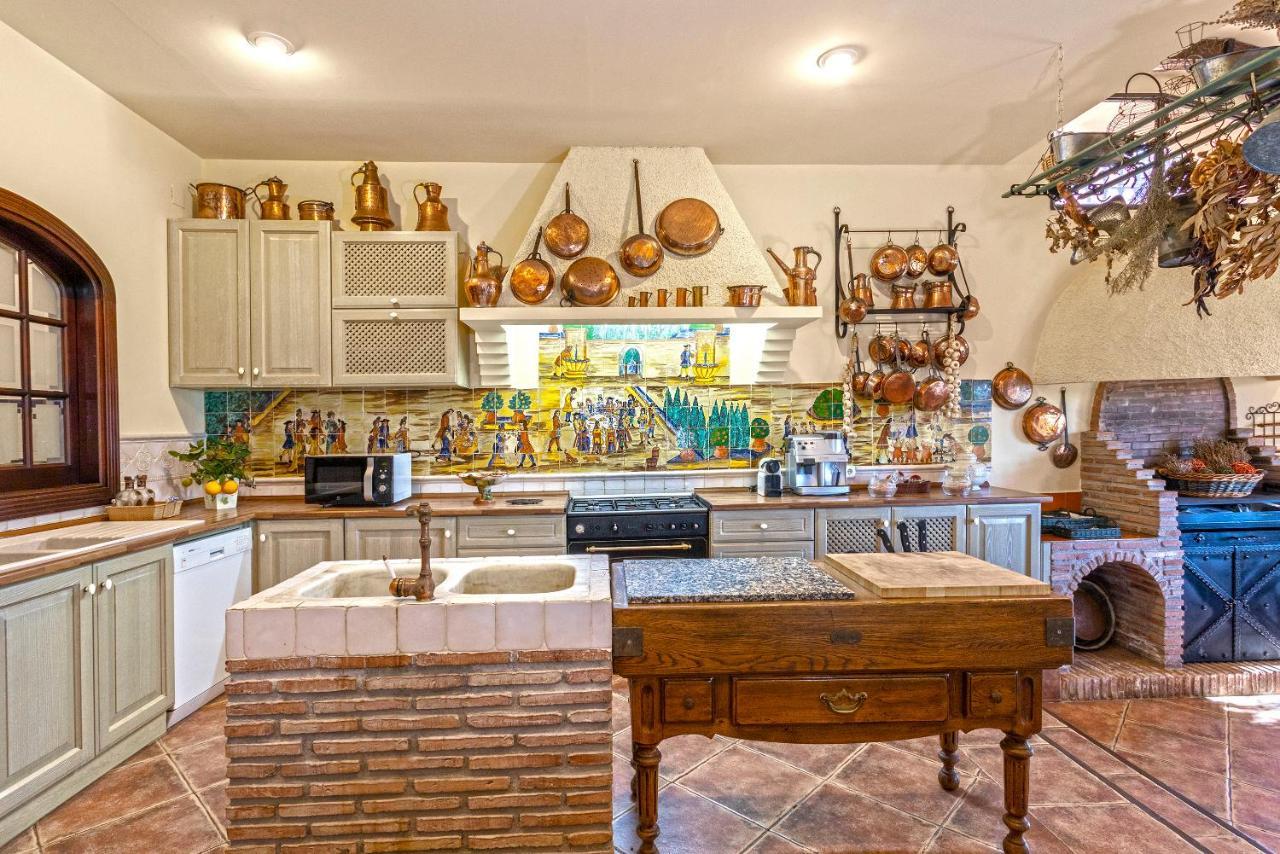 Casa Flores Con Piscina Interior Climatizada Alcaucín Extérieur photo
