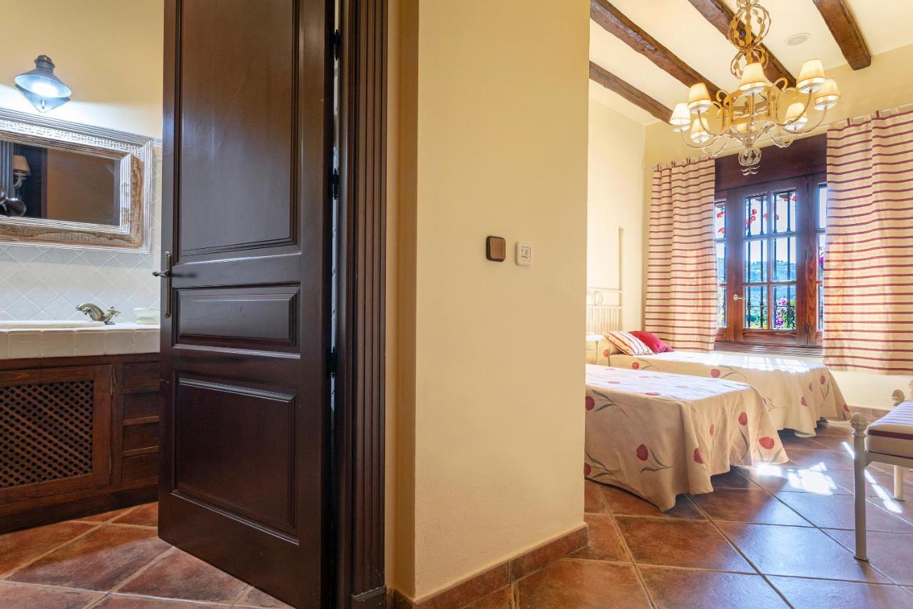 Casa Flores Con Piscina Interior Climatizada Alcaucín Extérieur photo