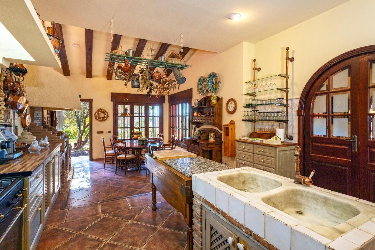 Casa Flores Con Piscina Interior Climatizada Alcaucín Extérieur photo